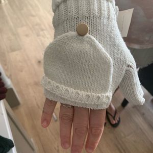 RE-SELLERS LOT. A new day, cute mittens all colors
